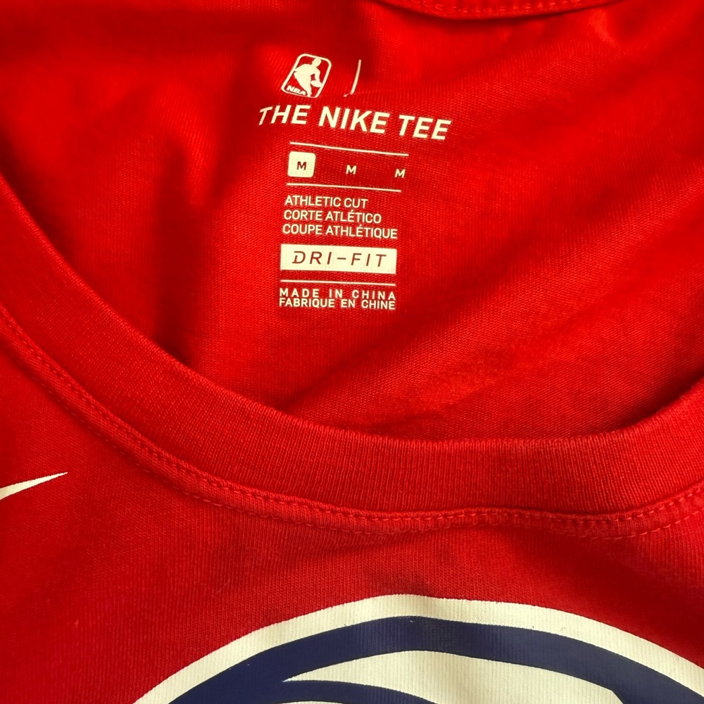Nike Philadelphia 76ers Womens Long Sleeve Dri-FIT Shirt Red Medium NBA Tee - Picture 4 of 4